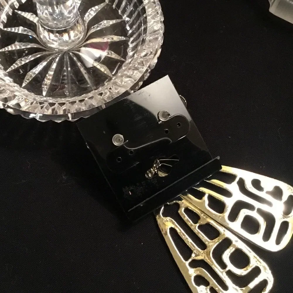 Silvertone Post & Clutch Cutout Earrngs